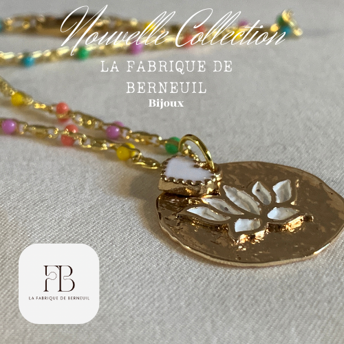 Collier "LOTUS, Médaillons fleur de Lotus émaillés, Rouge et or froissé 18k Zen et Chic, esprit Yoga, Chaîne coloré